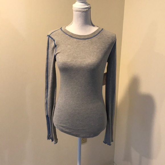 Free People Tops - NWT! FREE PEOPLE Size S Grey Henley long sleeve top